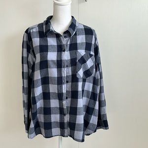 Navy and light blue long sleeve flannel button down top